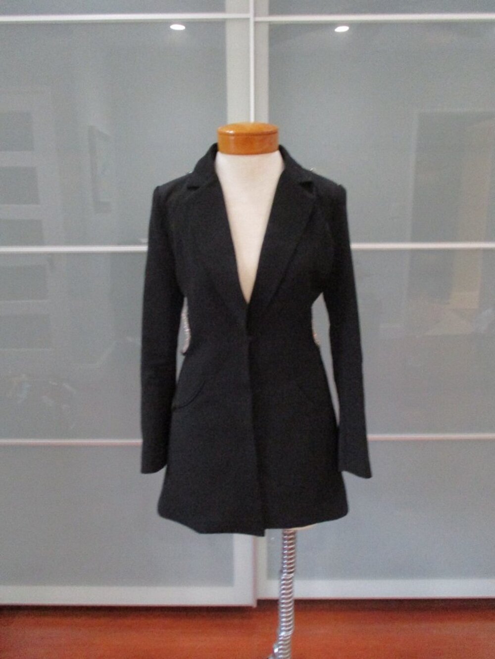 Bella Barnett Open Back Bejeweled Fitted Black Blazer - Picture 2 of 11